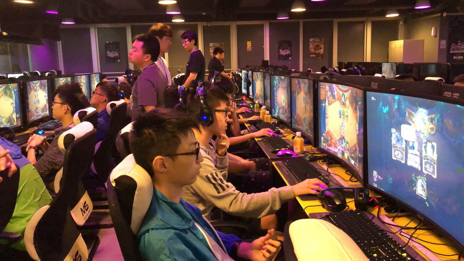 励了无数年 励了无数年