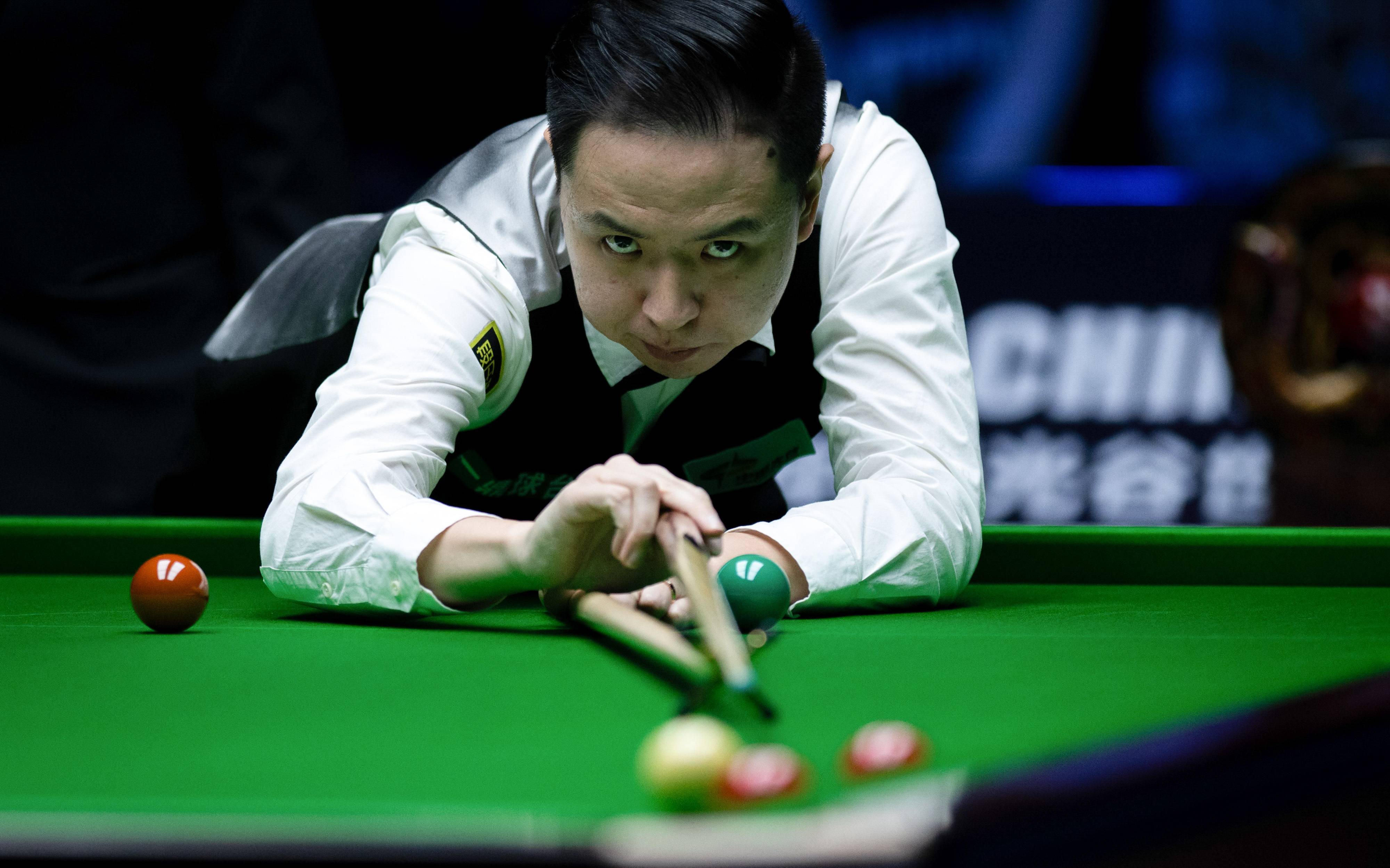 眼含泪水地 眼含泪水地