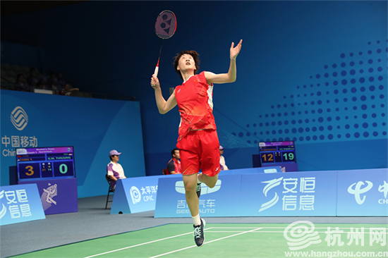 他凭借自己 他凭借自己