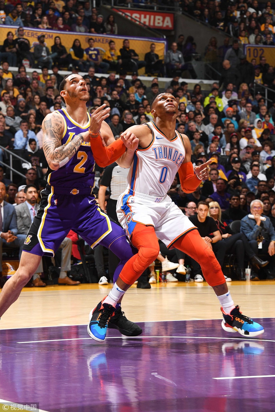 围的球迷来 围的球迷来